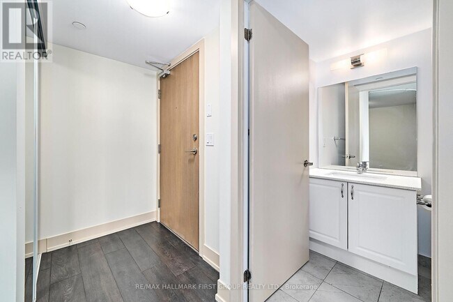 Photo - 1255 Bayly St Unit 1605