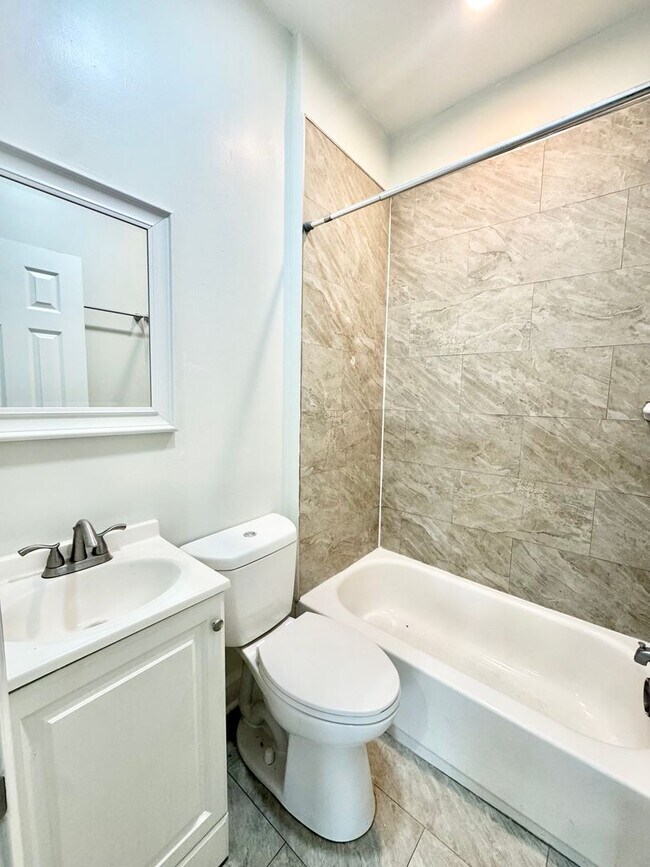 5002 Walnut St Unit 3R