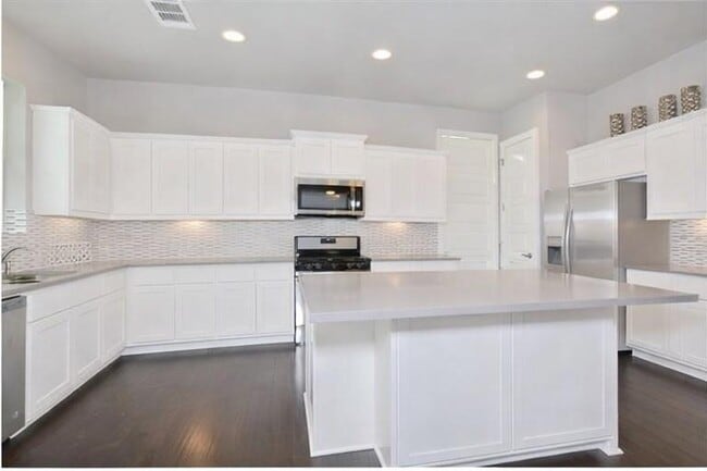 Photo - 1610 Arcilla St