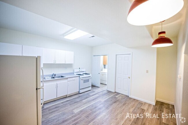 Building Photo - 6540 Clay St Unit A2 Rental