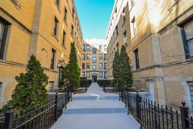 Building Photo - 4600 N Beacon St Unit 1A