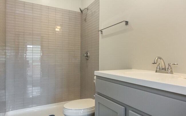 Photo - 166 E Prentiss St