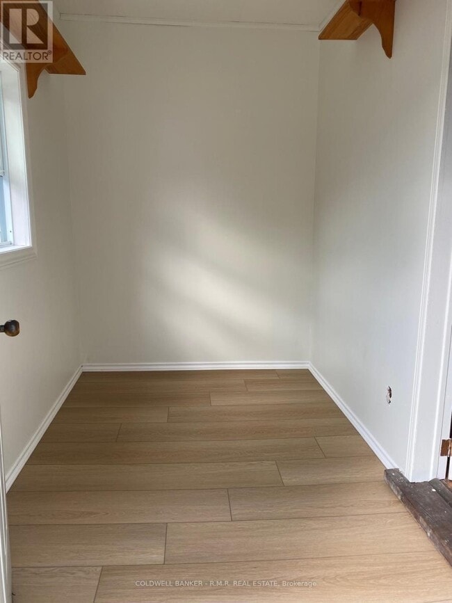 Photo - 348 University Ave W Unité A