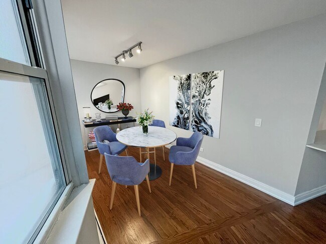 Photo - 5650 N Sheridan Rd