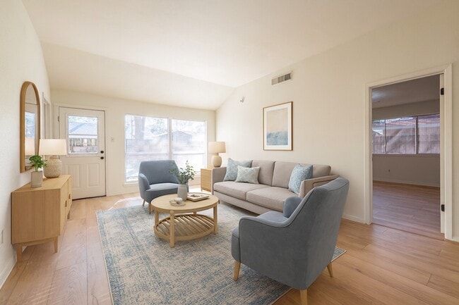 Photo - 462 Capehill Dr