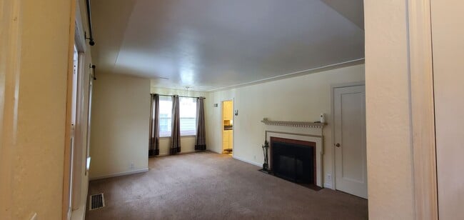 Photo - 1220 & 1220 1/2 N 26th St Unidad 1220 N 26th St