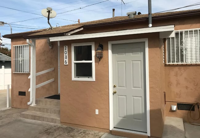 2-bedroom Detached House w/ Gated Driveway! - 2-bedroom Detached House w/ Gated Driveway!