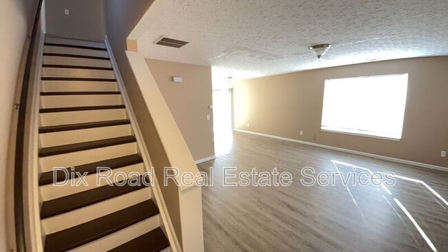 Photo - 121 Kaitlin Wy