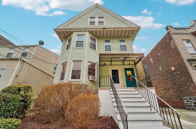 Building Photo - 21-23-23 48th St Unit #2