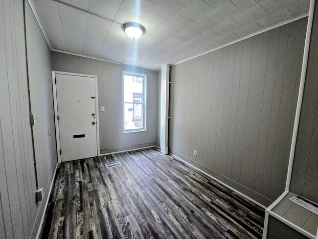 Building Photo - 325.5 S Lumber St