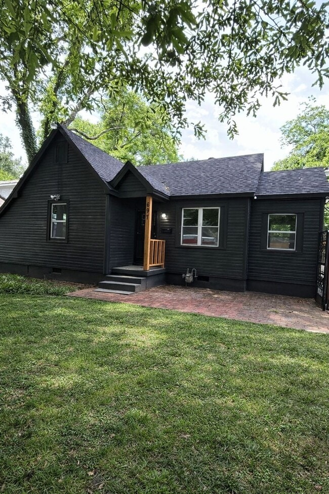 Photo - 697 N Holmes St