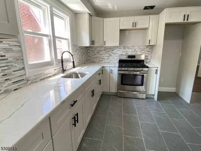 Photo - 905 Sanford Ave