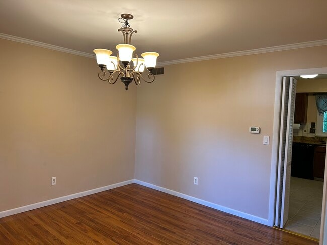 Photo - 119 W 41st St