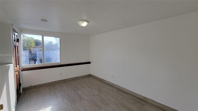 Photo - 14200 NE 15th Ave