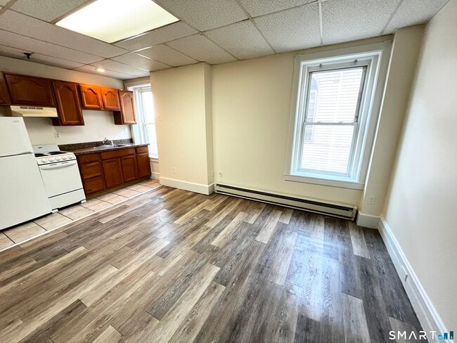 696 Main St Unit A2