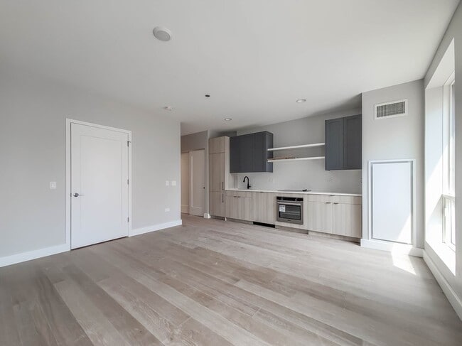 Photo - 1200 N Clark St