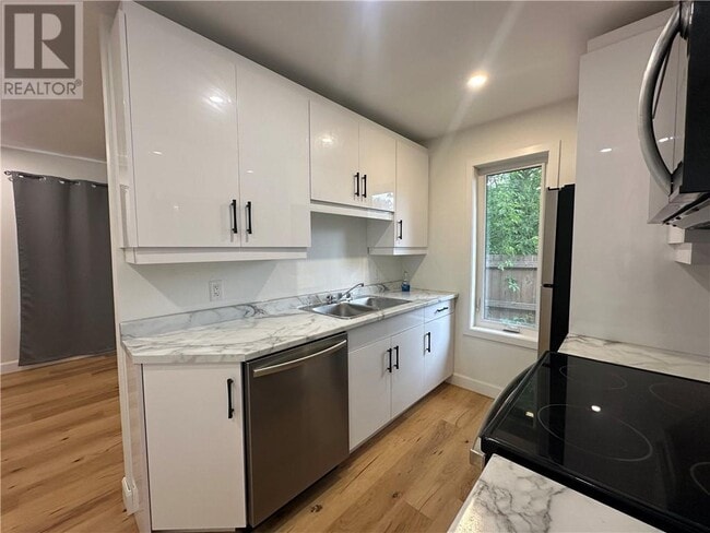 Photo - 3369 Falconbridge Rd