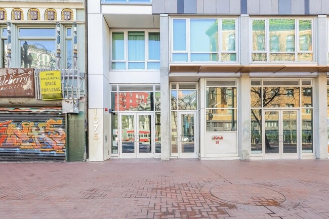 Photo - 1075 Market St