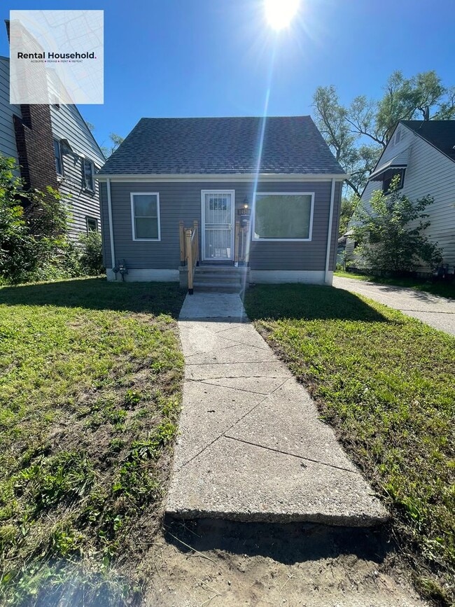 Building Photo - Beautifully Kept~3 BEDROOM 1 BATH BUNGALOW