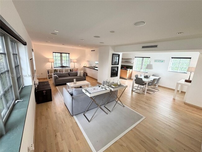 Photo - 1520 Michigan Ave Unidad 1