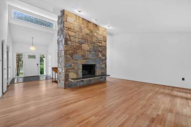 Building Photo - 9404 Woodington Dr