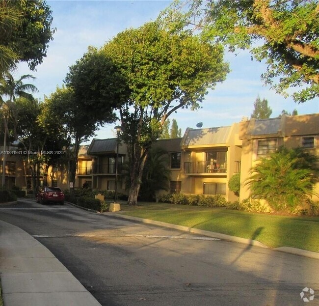 Building Photo - 10431 N Kendall Dr Unit D211 Rental