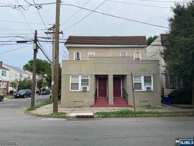 Building Photo - 26 Harrison St Unit 2L Rental