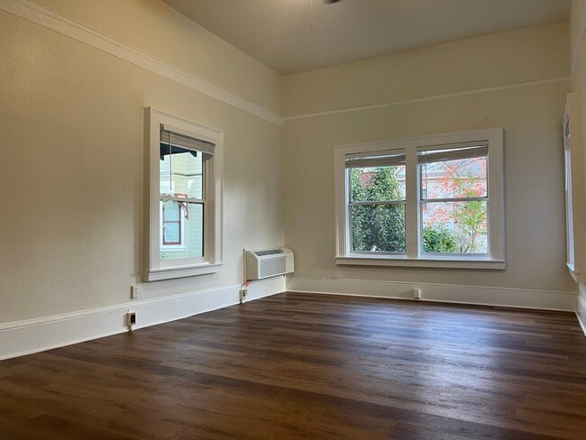 Photo - 436 W Main St