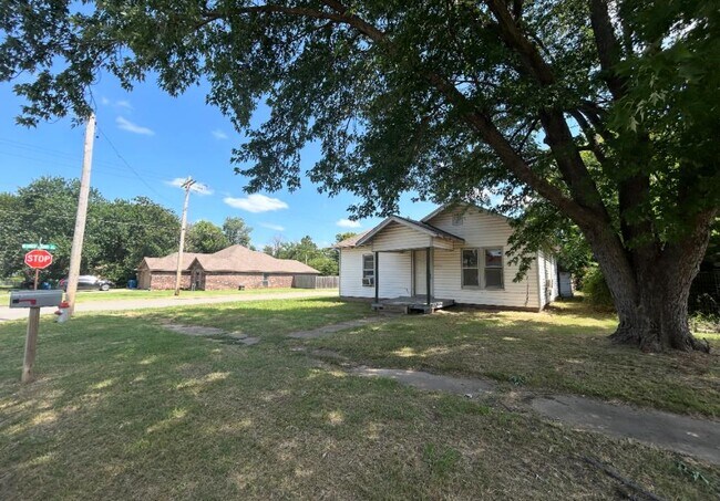 Photo - 1049 E Oak St