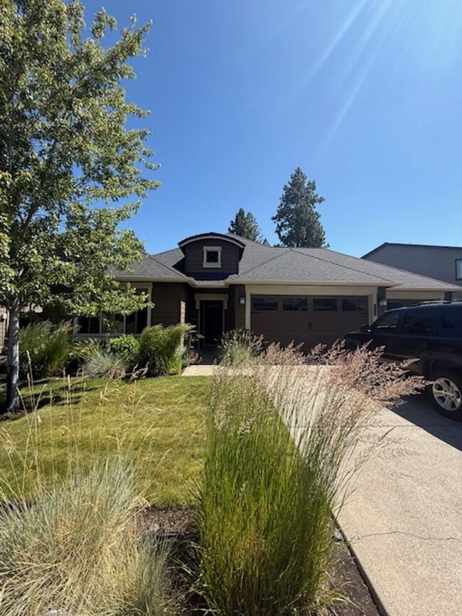 Luxury Single-Level Home with 3-Car Garage... - Luxury Single-Level Home with 3-Car Garage...