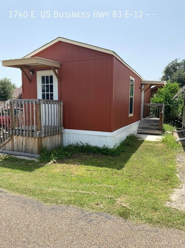 Building Photo - 1740 E 12th St Rental