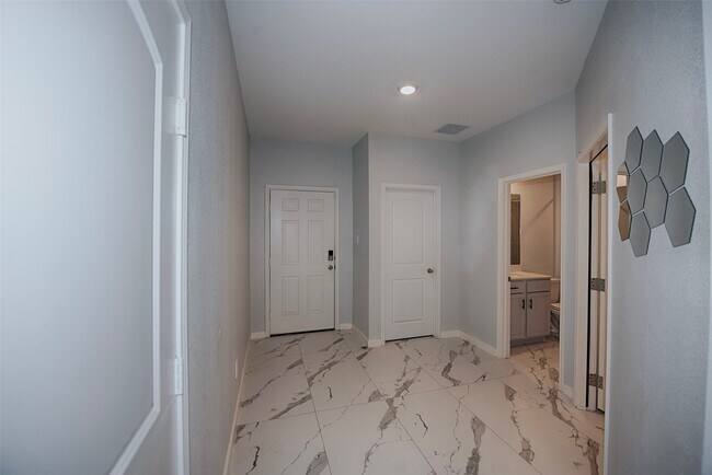 Photo - 15223 Mayflower St