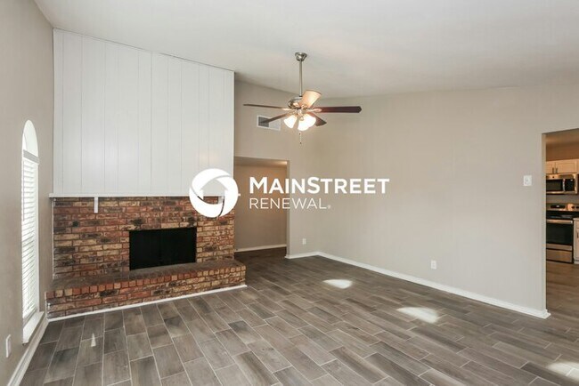 Photo - 3 Bedroom Pet-Friendly Home in DeSoto, TX with Main Street Renewal