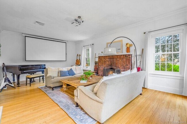 Photo - 85 N Broadway