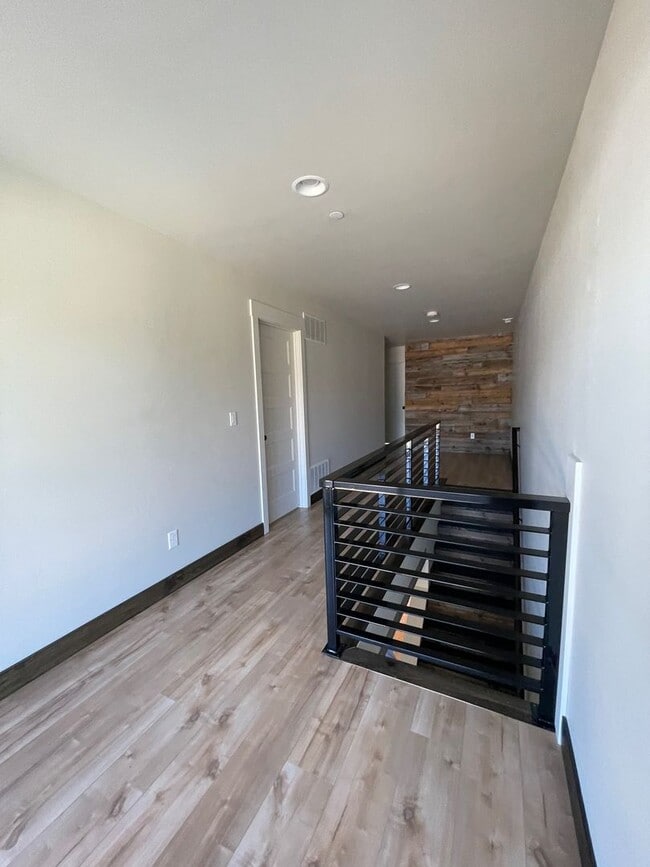 Photo - Month-to-Month 3bed 2.5 bath Whitefish Townhouse for rent - Walking distance to downtown.