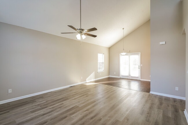 Photo - 205 Lake Forest Dr