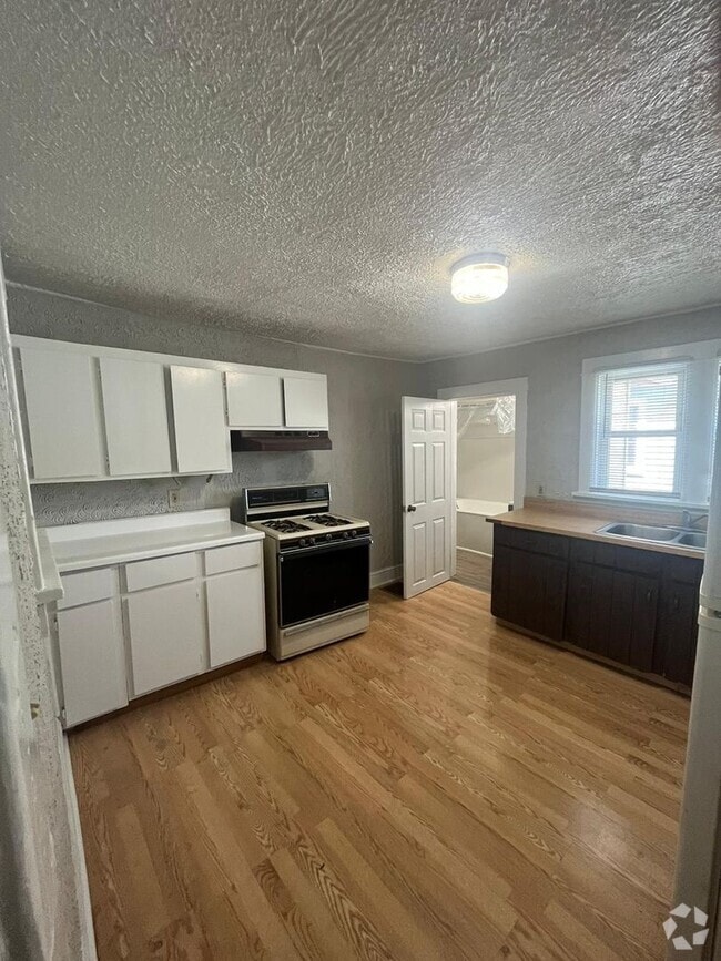 Building Photo - 4611 Pine Ave Unit 4611 Pine Ave.,  2 (first floor) Rental