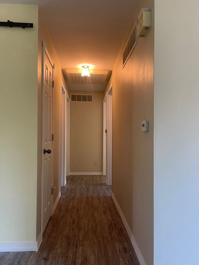 Photo - Charming Mid-Century Modern 3 bedroom on the West Side $1700 per month