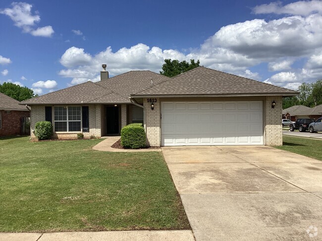Building Photo - 1613 Brittany Ln Rental