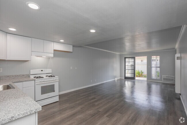 1BR, 1BA - 810SF