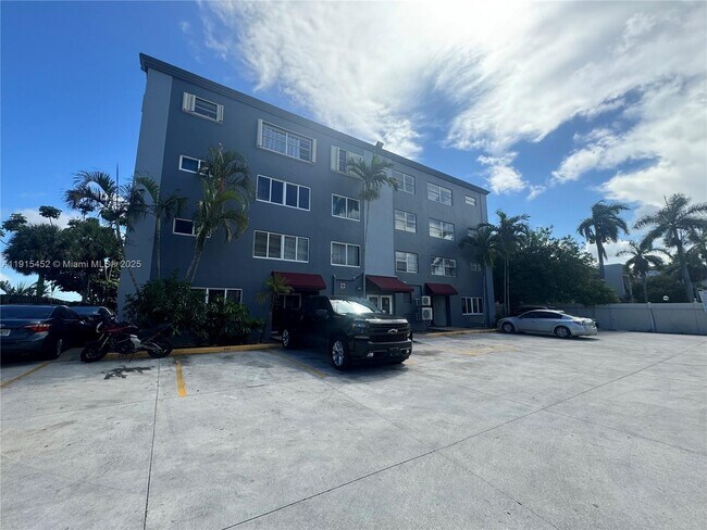 Photo - 1060 Crystal Lake Dr Unit 201