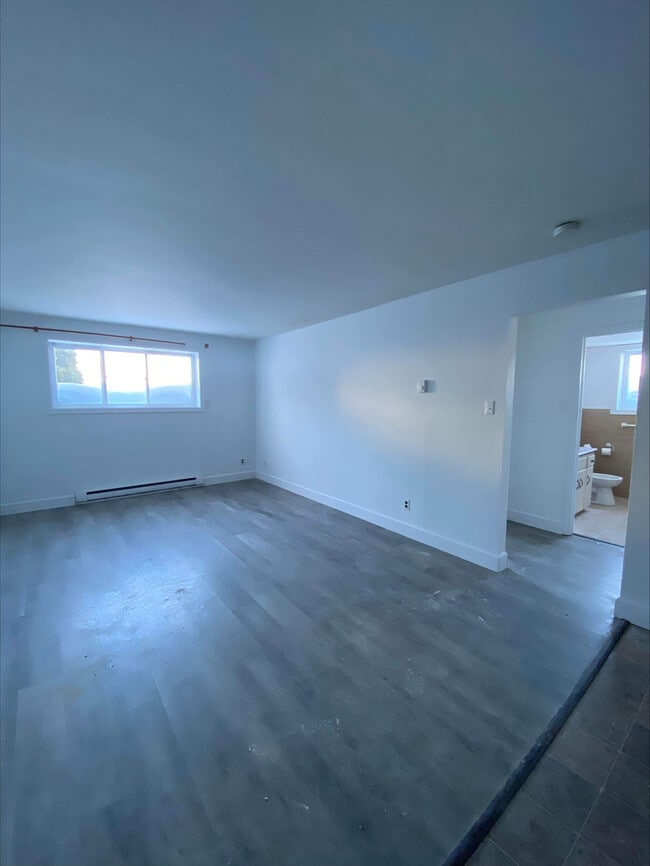 Photo - 615 Chalmers Ct Unité 2