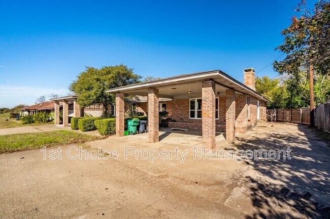 Photo - 4304/4306 SW Loop 820