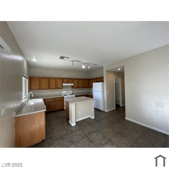 Photo - 909 E Malibu Sands Ave