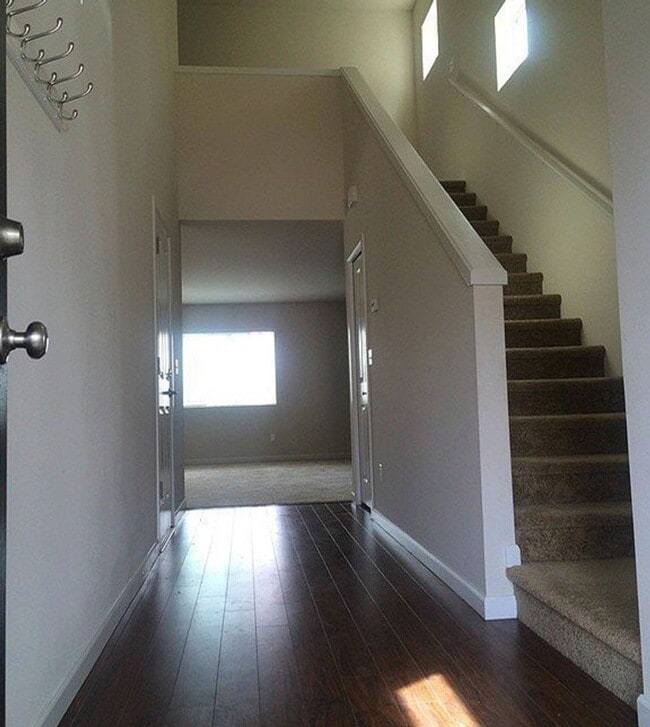 Photo - Luxurious Home in Lynnwood with 4 bed and 2.5 Bath