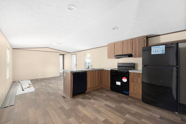 Building Photo - 100 Burrow Ln