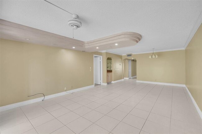 Photo - 350 Racquet Club Rd Unit 103