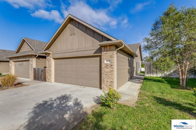 Building Photo - 3 bedroom 2 bath Duplex near Derby Rental