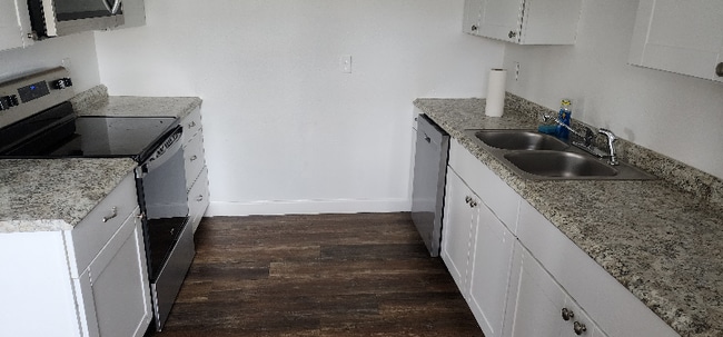 Photo - 240 Kraft Ave