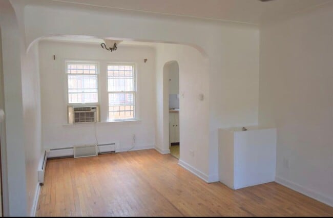 Photo - Charming six bedroom home near River North...